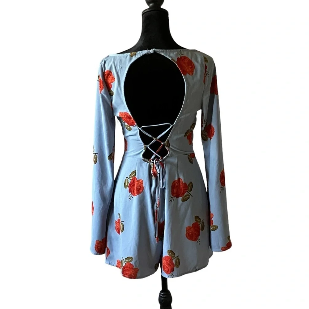 Urban outfitters rose floral romper blue size medium​​​ - Picture 6 of 6